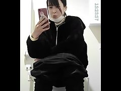 28105952 Hairy Asian Babe Spreads Her Pussy for Tongue-Filled Pleasure