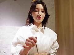 FC2-PPV-3714280 Sexy Kyonyu Girl Shows Off Her Curves in Armored Bikini Battle