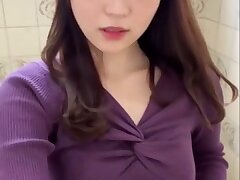 1e9HFKqv Sizzling MILF Unveils Her Curves in a Tempting Wet Showdown